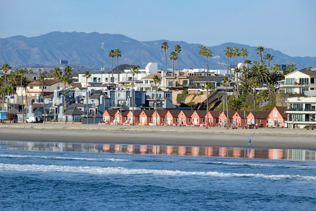 Beach with coastal homes along the California shoreline